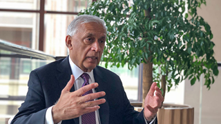 巴基斯坦前总理阿齐兹：中国领导人有能力应对遏制中国的挑战