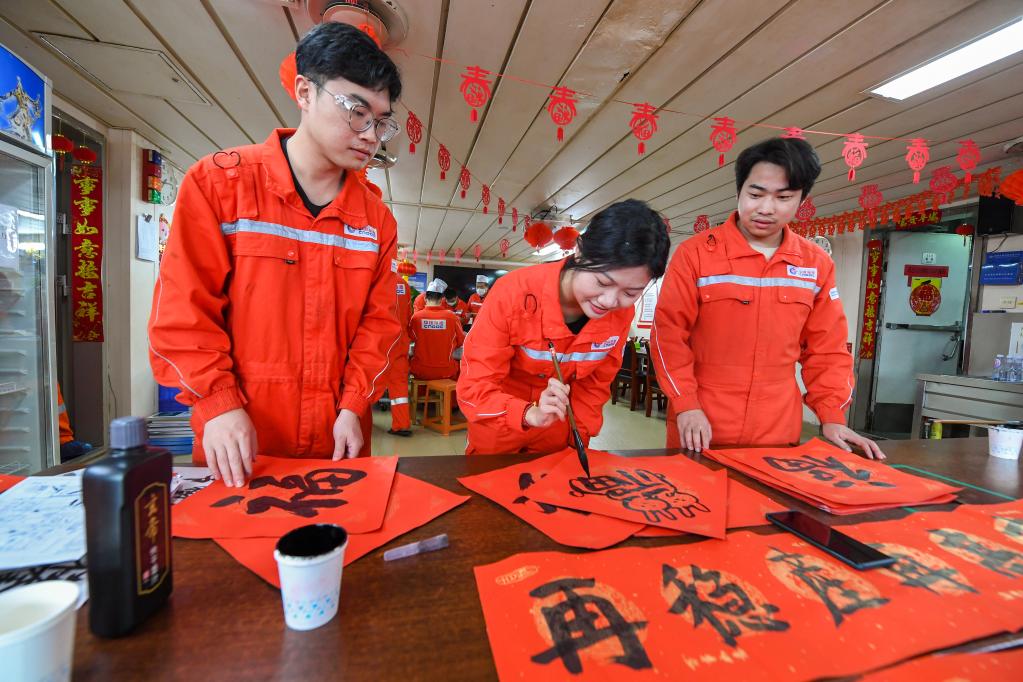 新华全媒+&middot;新春走基层丨海上平台迎新春 &ldquo;卯&rdquo;足干劲争上&ldquo;油&rdquo;