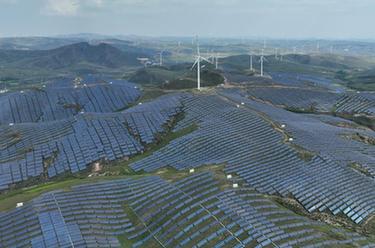 河北承德：&ldquo;风光&rdquo;发电齐头并进