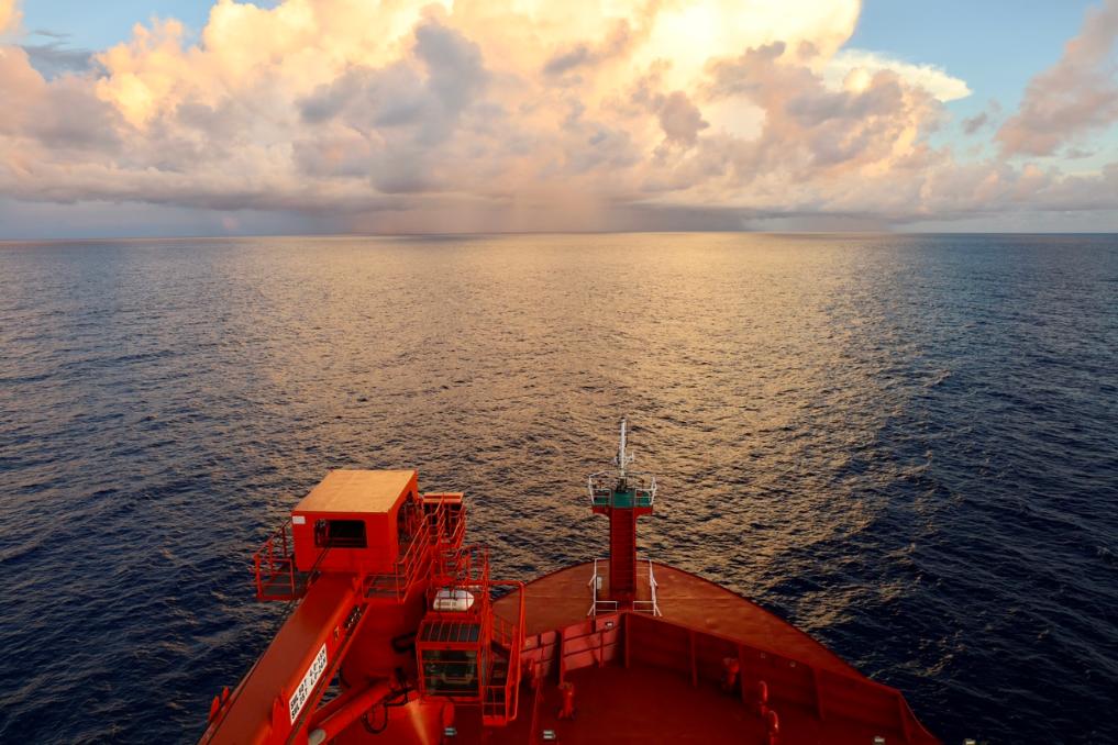 第40次南极考察丨记者手记：最极有远行&mdash;&mdash;&ldquo;雪龙2&rdquo;号起航后的两三幕