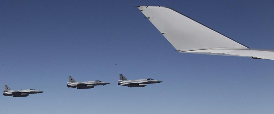 巴基斯坦出动6架枭龙战机护航李克强专机