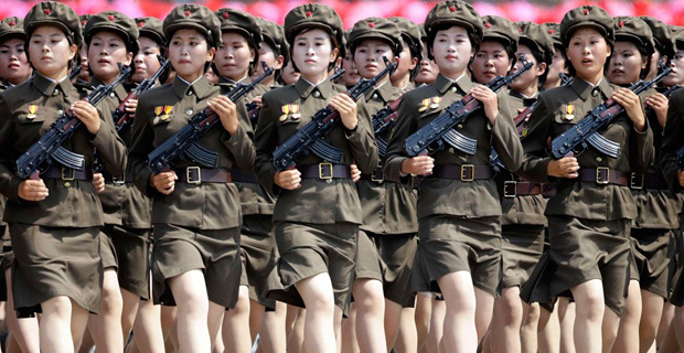 朝鲜阅兵式上靓丽女兵方阵抓人眼球