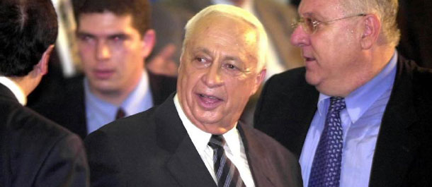 沙龙将与已故夫人葬在一起 回顾其戎马一生