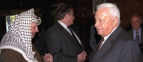 沙龙将与已故夫人葬在一起 回顾其戎马一生