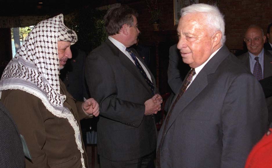 沙龙将与已故夫人葬在一起 回顾其戎马一生