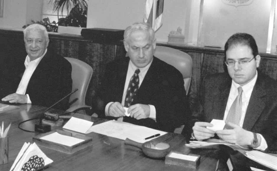 沙龙出席内阁会议