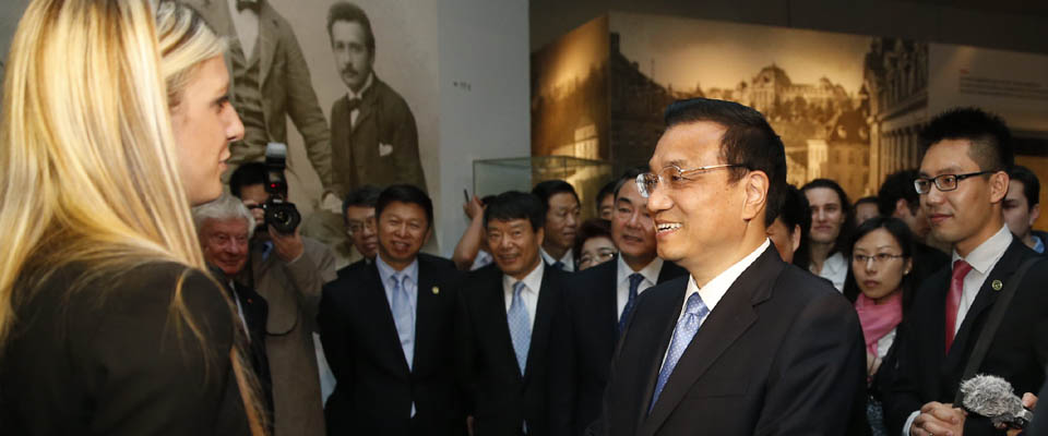 李克强在伯尔尼参观爱因斯坦博物馆