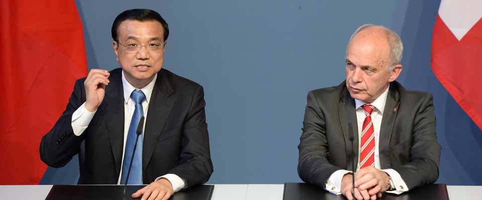 李克强同瑞士联邦主席毛雷尔共同会见记者