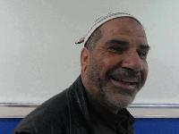 伊拉克大叔被高射机枪爆头 子弹插头没啥事（组图）