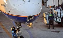 冰岛航空客机雷达罩被闪电击穿 仍飞8小时（组图）