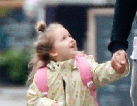 小贝带哈珀街头散步 小七扎朝天辫(图)