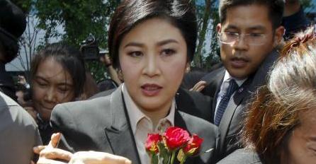 英拉现身最高法院 接受渎职案审理