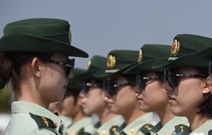 加强安保 护航夏季达沃斯 （高清）