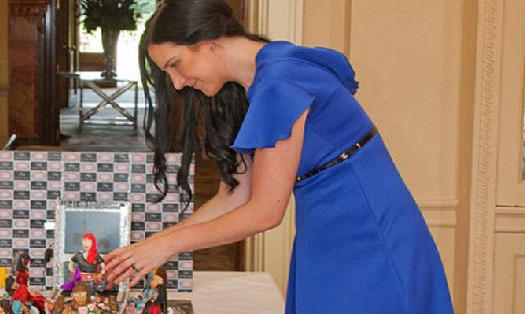 阿拉伯土豪定制天价蛋糕 镶4千颗钻石（高清）