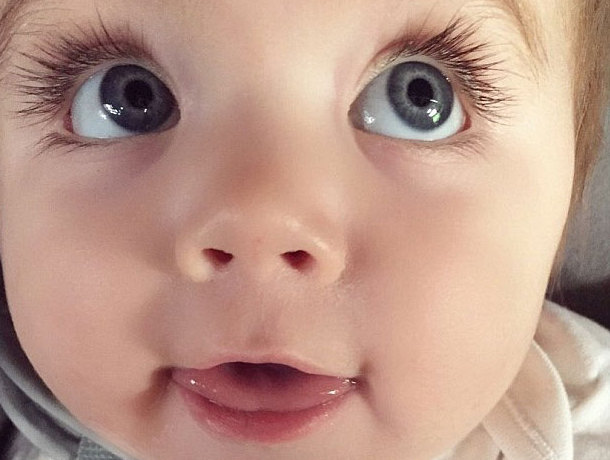 澳大利亚萌宝长睫毛大眼睛俘获13万粉丝