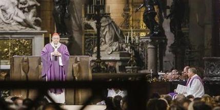 巴黎圣母院举行恐袭遇难者追思弥撒