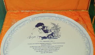 屠呦呦向诺贝尔博物馆赠送个人物品 组图