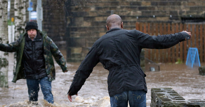 英国北部遭遇洪灾袭击 小镇圣诞节变泽国 组图