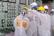 美国驻日大使肯尼迪视察福岛核电站泄漏状况