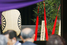安倍晋三向靖国神社供奉&ldquo;真榊&rdquo;