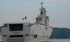 法西北风舰抵达日本佐世保基地 开始访日