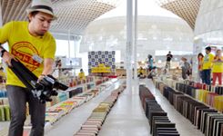 日本完成近万本书的&ldquo;多米诺&rdquo;挑战 打破世界纪录