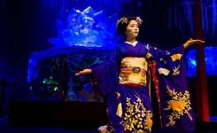 日本水族馆推出光影展览 &ldquo;艺妓&rdquo;表演歌舞助阵