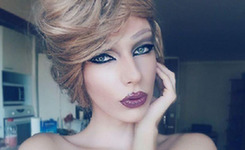 外国小伙化妆术高超