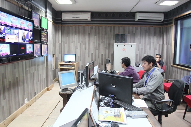 尼泊尔甘地布尔私营电视台导播间 谭武军 摄