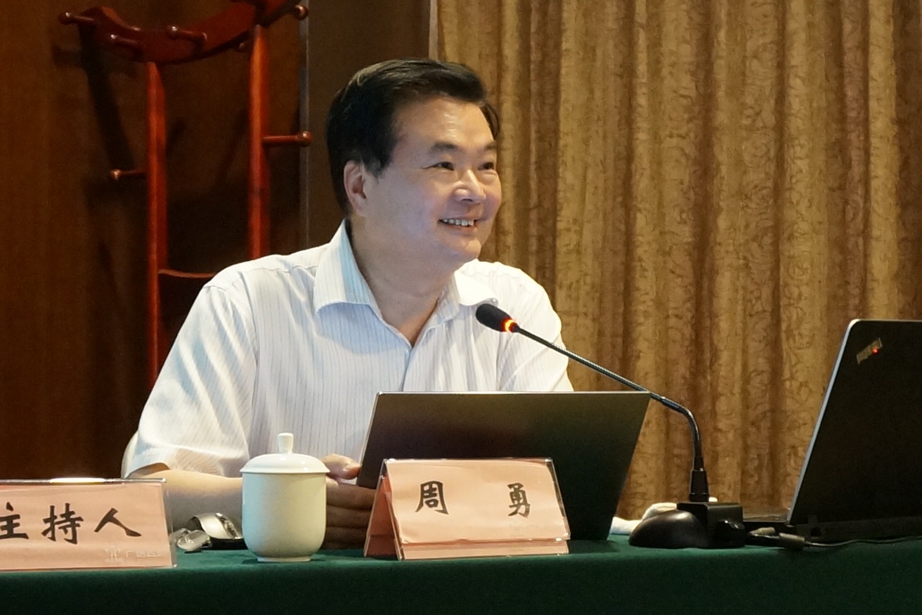   周勇老师为同学们讲述重庆党史和国共合作等情况