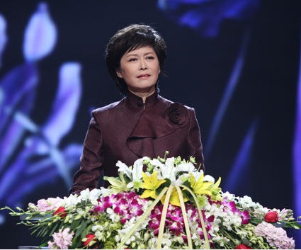 从小小播音员到著名主持人 揭秘名嘴敬一丹成长路