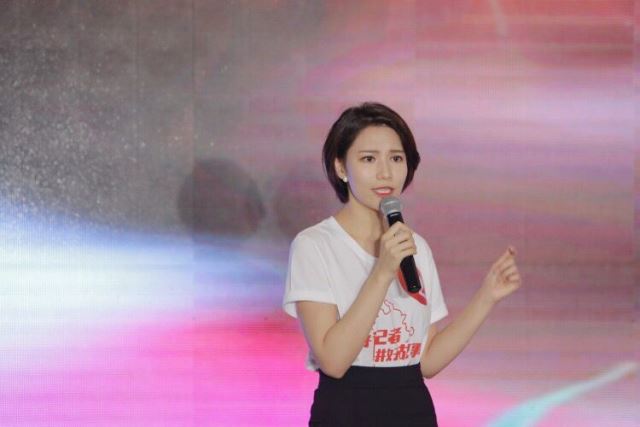 安徽广播电视台记者宋怡慧在演讲
