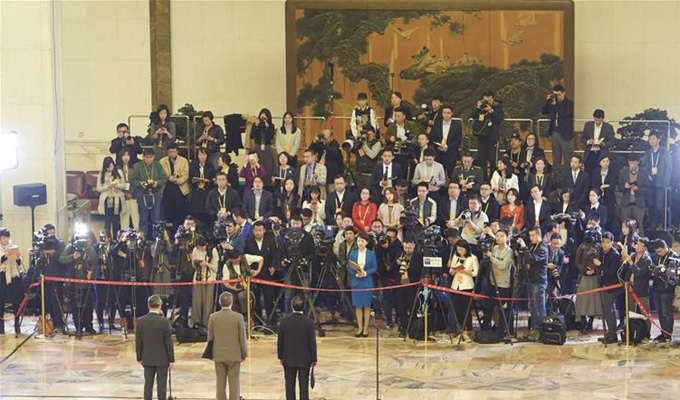 闭幕会后，采访党代表